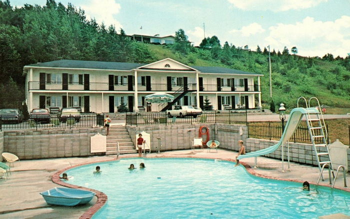 Bay Inn of Petoskey (Christiannasborg Motel) - Vintage Postcard Back